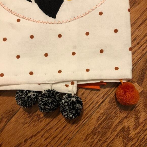 CYNTHIA ROWLEY Happy Halloween Printed White Orange Kitchen Towels Set NWT - Picture 3 of 4